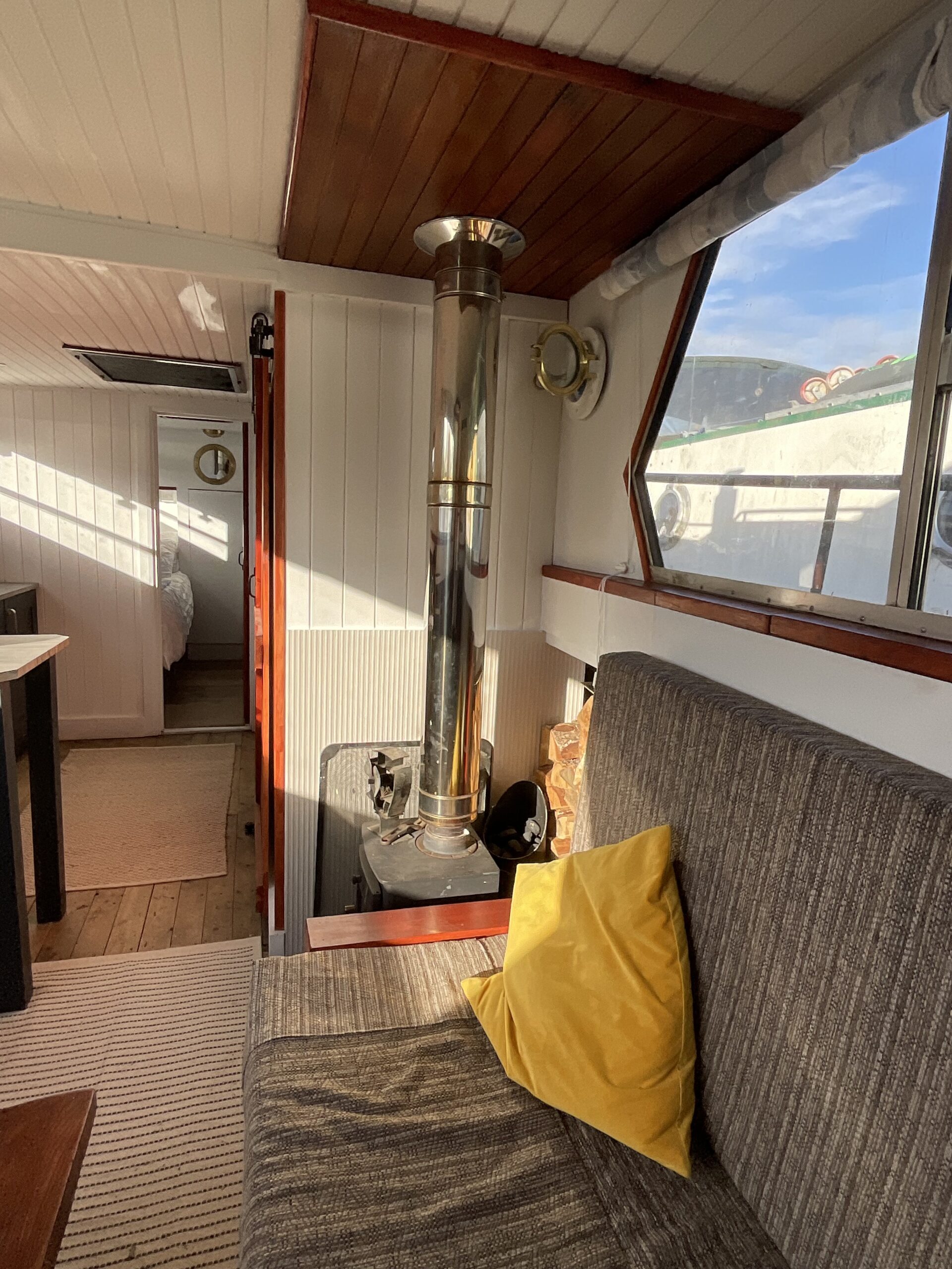 short-stays-on-a-dutch-barge-in-berkshire